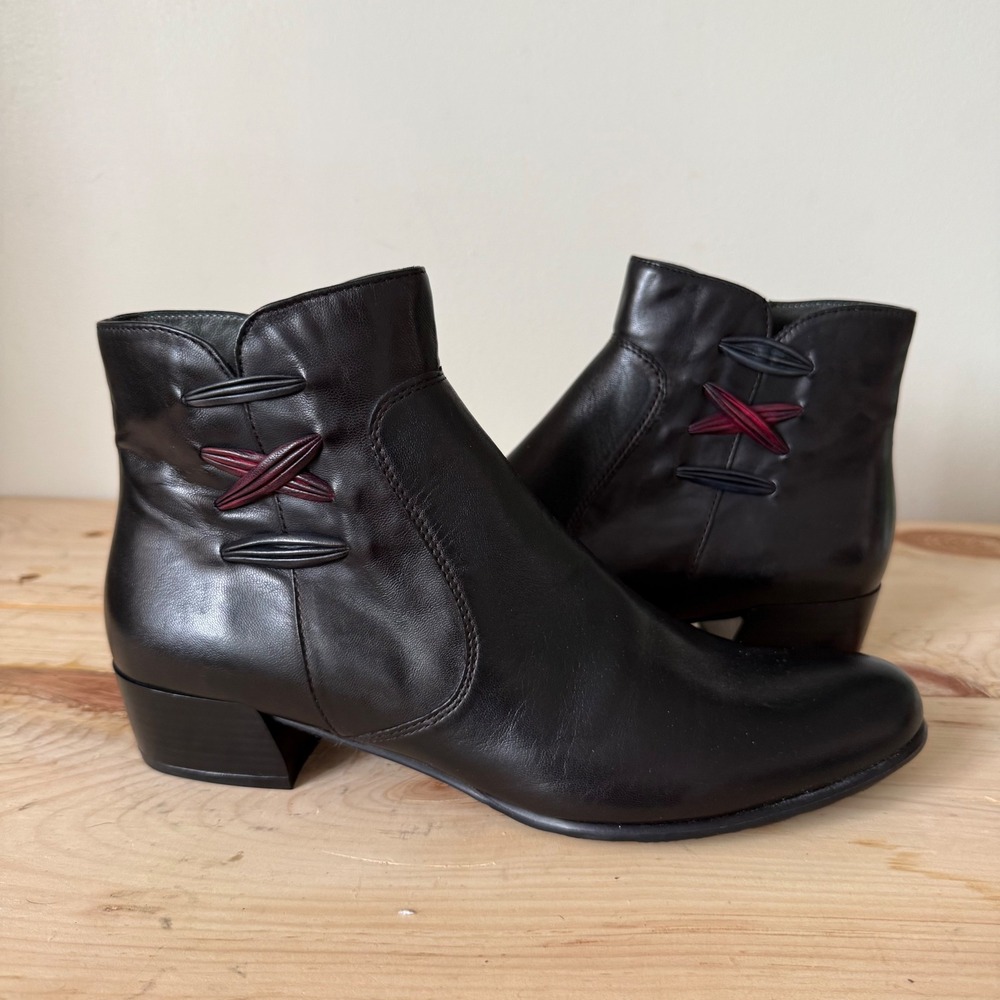 Canal Grande Black Leather Ankle Boots EU 41 Burgundy Detail Like New